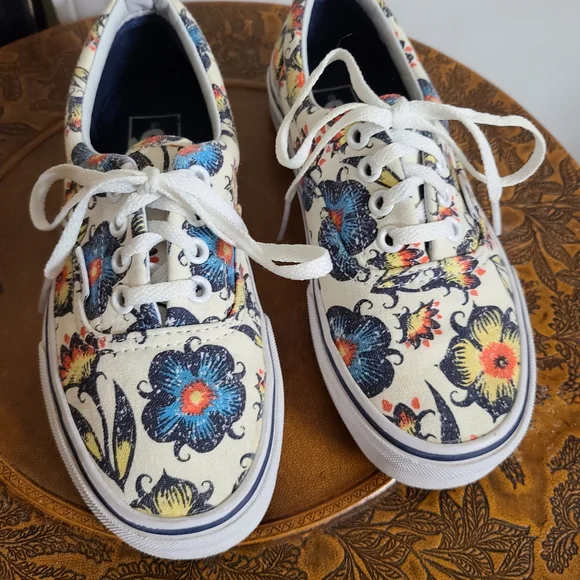 Van's Floral Lace Up Size 5.5 - Picture 1 of 10